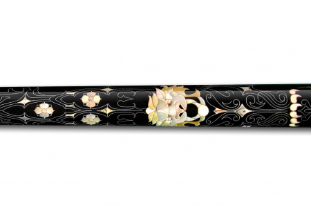 Бильярдный кий Лев для русской пирамиды двухсоставной, запил - классика 22 запила (эбен, граб), инкрустация (серебро, перламутр, кость)